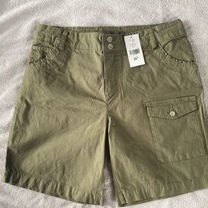 NWT Suzy Shier shorts - Size 5 - olive green